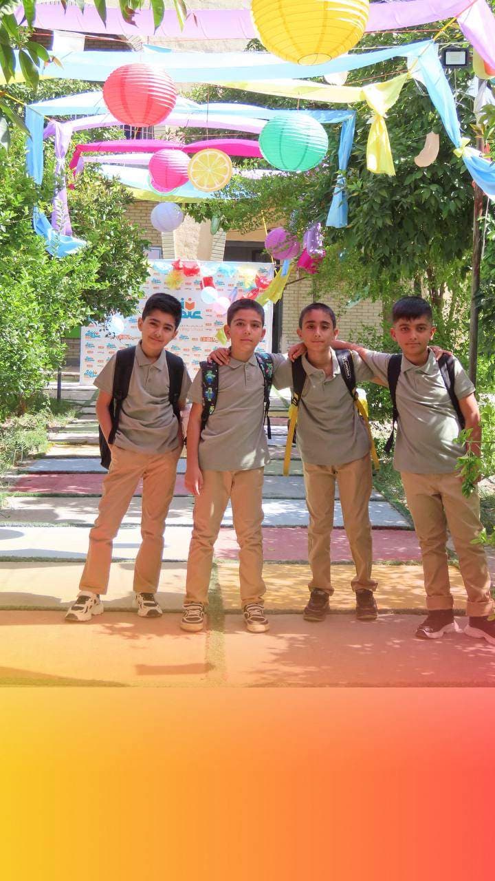مدرسه دوزبانه و بدون کیف علم و زندگی