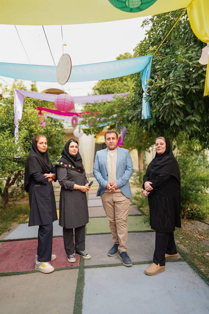 مدرسه دوزبانه و بدون کیف علم و زندگی