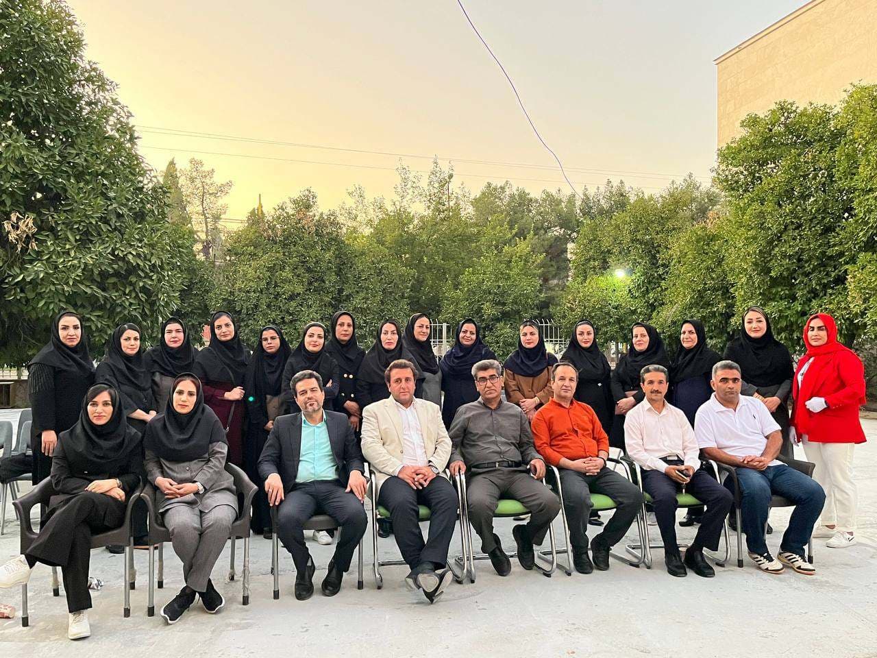مدرسه دوزبانه و بدون کیف علم و زندگی